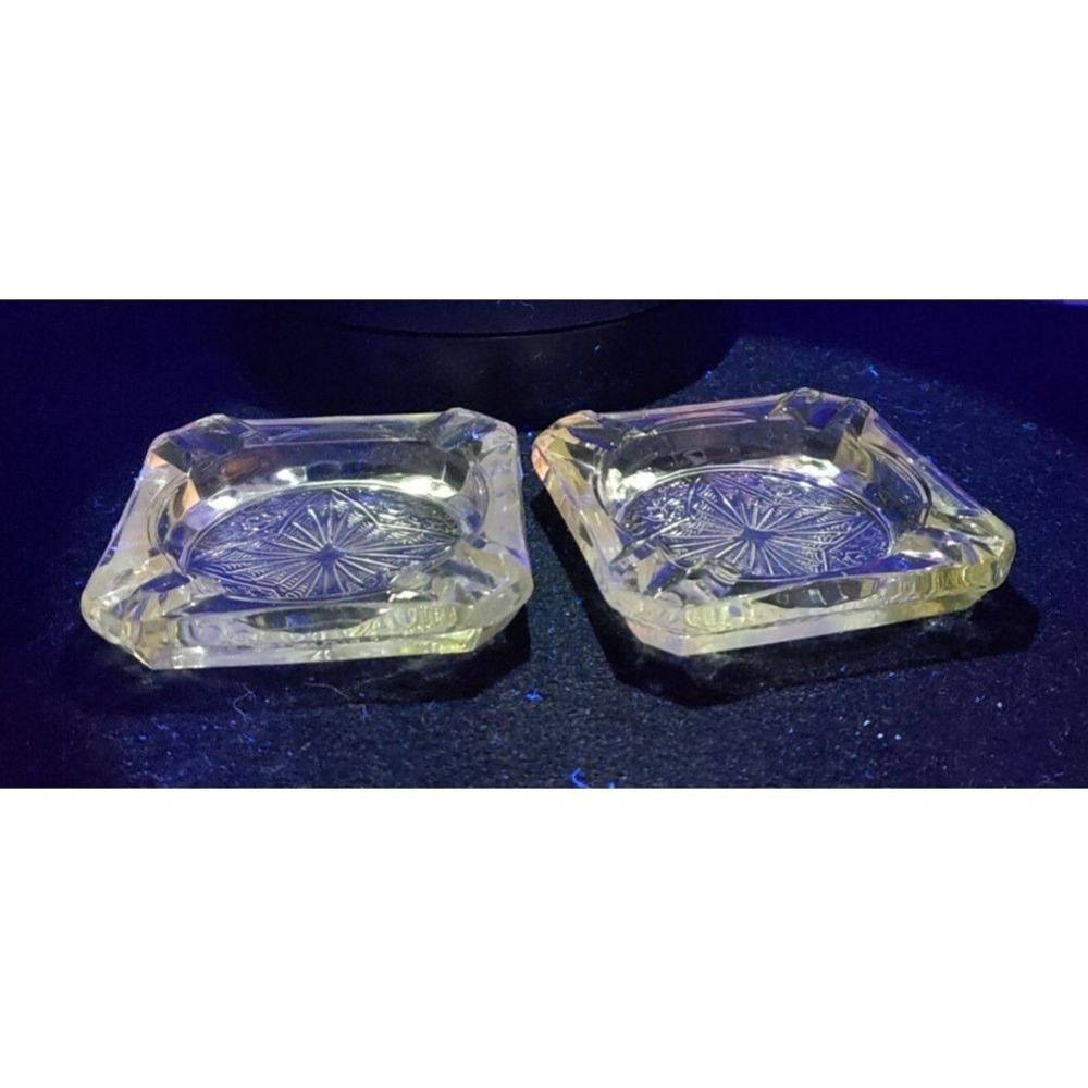 UNBRANDED Ashtray Set Unisex Small Clear Pressed Glass Sunburst Vintage